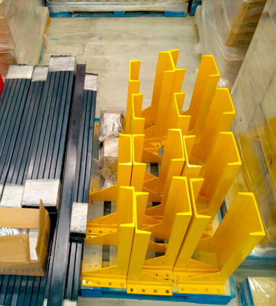 Accesorios de seguridad y protectores para racks industriales de almacenamiento