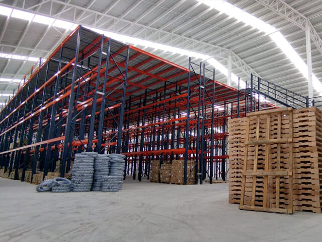 Instalación-entrepiso-industrial-tipo-mezzanine-para-duplicar superficie-de-almacén
