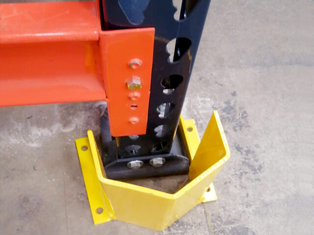 Protectores de acero y mallas anticaída para racks industriales